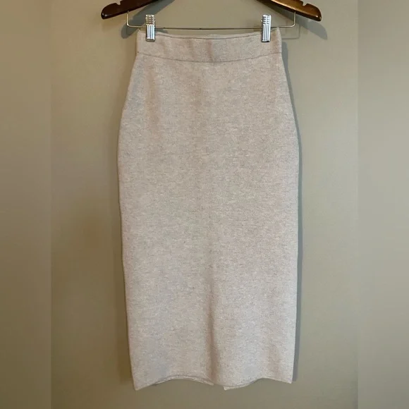 Aritzia Babaton “Johan” Wool Pencil Skirt Light Grey Rear Vent Size XS - Picture 3 of 9